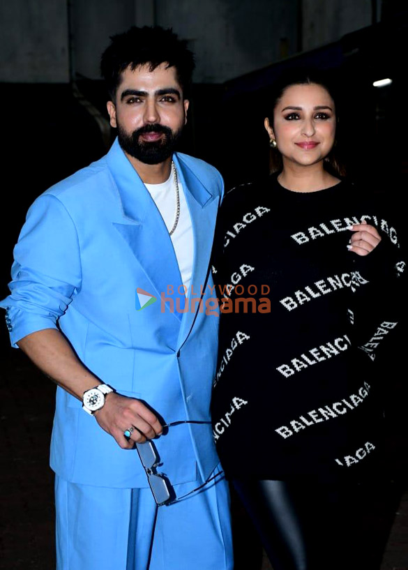 photos parineeti chopra and harrdy sandhu promote their film code name tiranga on the sets of jhalak dikhhla jaa 10 1