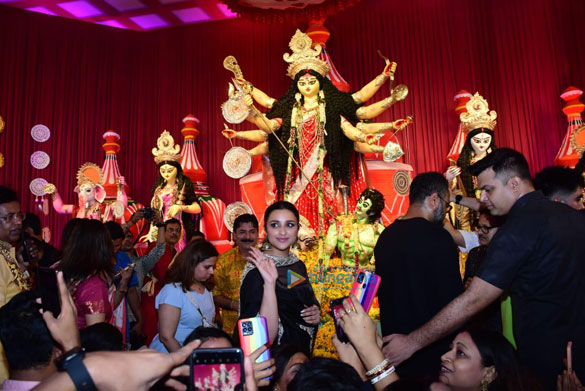 Photos: Parineeti Chopra snapped at a Durga pandal Photos: Parineeti Chopra snapped at a Durga pandal