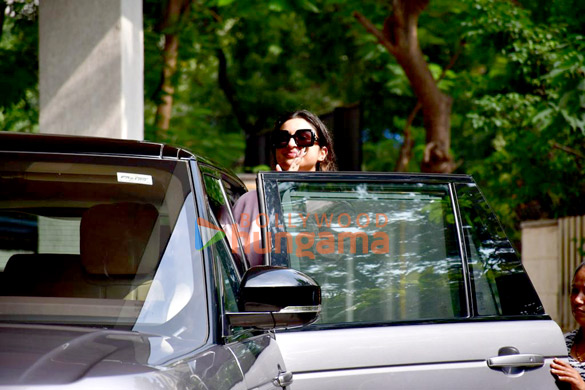 photos parineeti chopra spotted in khar 4 4