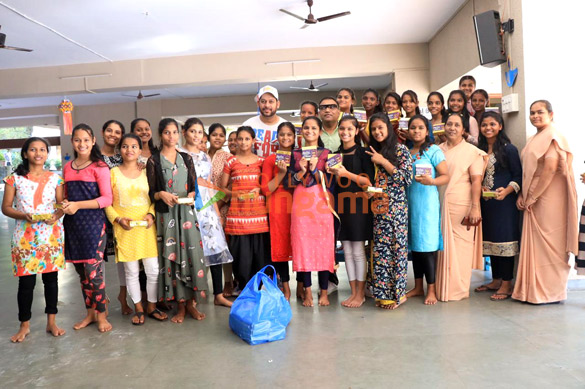 photos raaj shaandilyaa and vimal k lahoti celebrated diwali with at a girls orphanage 3