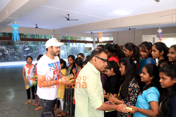 photos raaj shaandilyaa and vimal k lahoti celebrated diwali with at a girls orphanage 4