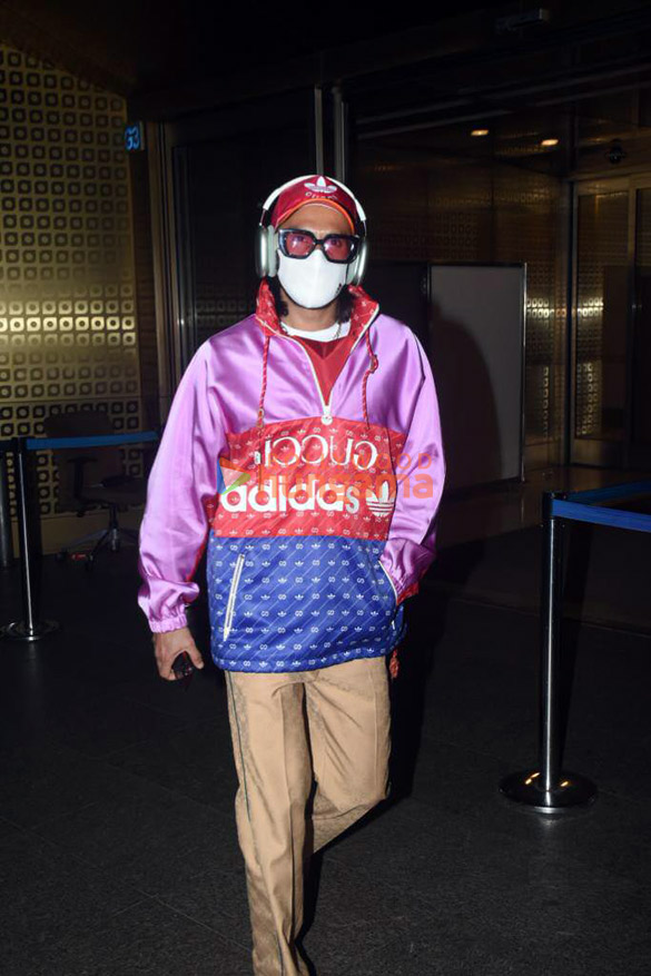 Photos: Ranveer Singh, Nora Fatehi, Vicky Kaushal and others snapped at the airport Photos: Ranveer Singh, Nora Fatehi, Vicky Kaushal and others snapped at the airport