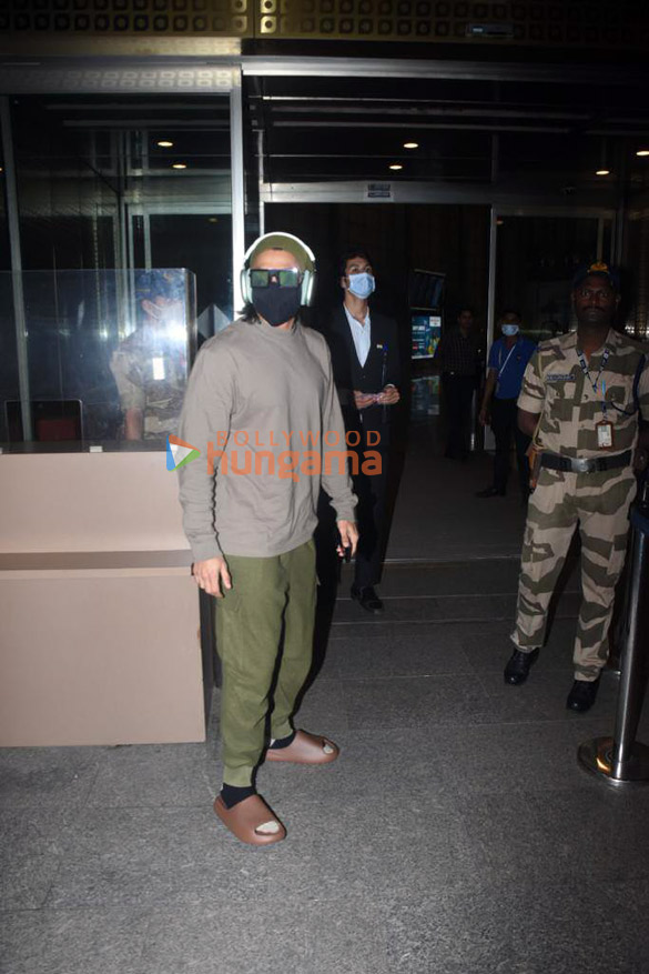 Photos: Ranveer Singh, Paris Hilton, Venkatesh Daggubati and others snapped at the airport