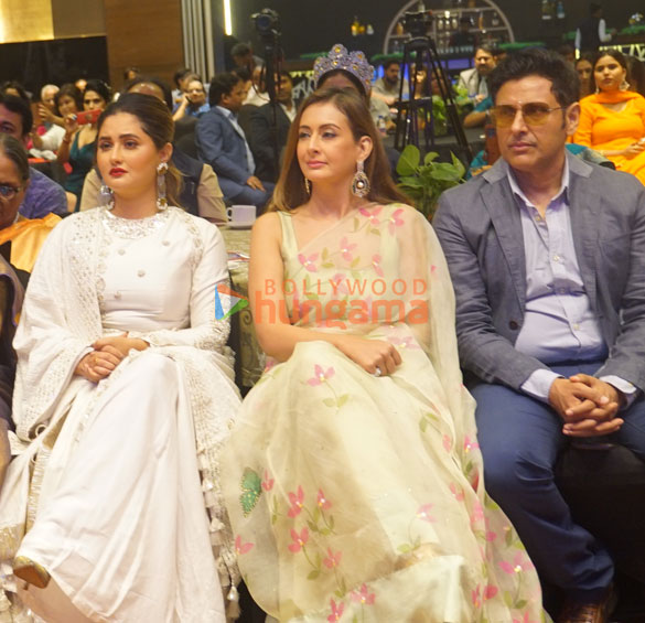 photos rashmi desi rahul dev and other celebs grace the aaj ka karamveer awards 2022 7
