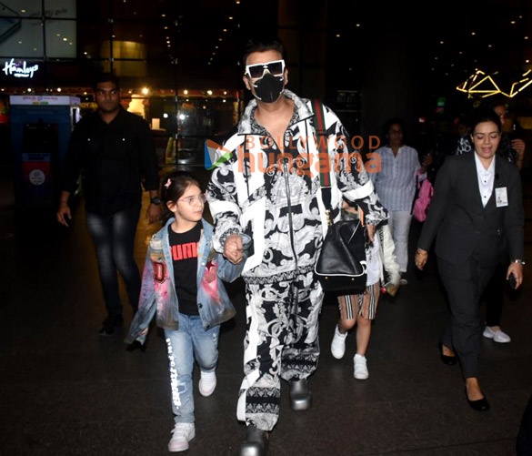 photos saif ali khan karan johar and other snapped at the airport 4