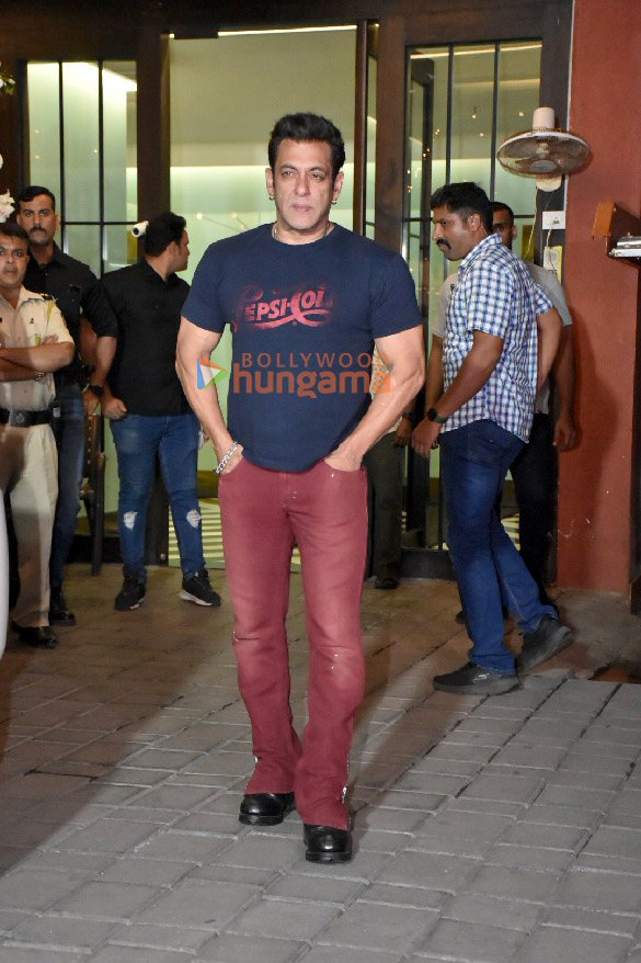 Photos: Salman Khan, Kangana Ranaut, Arbaaz Khan and others attend Aayush Sharma’s birthday party in Bandra Photos: Salman Khan, Kangana Ranaut, Arbaaz Khan and others attend Aayush Sharma’s birthday party in Bandra