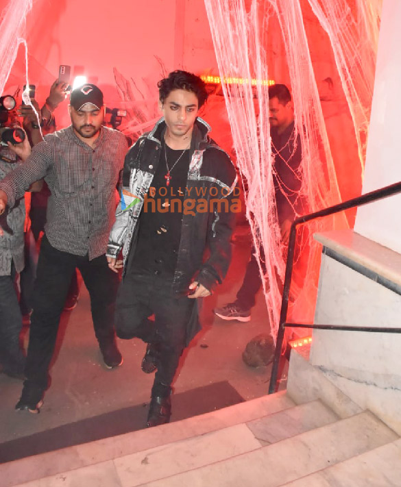 photos sara ali khan janhvi kapoor aryan khan ananya panday and others snapped at organ awatramanis halloween party 3