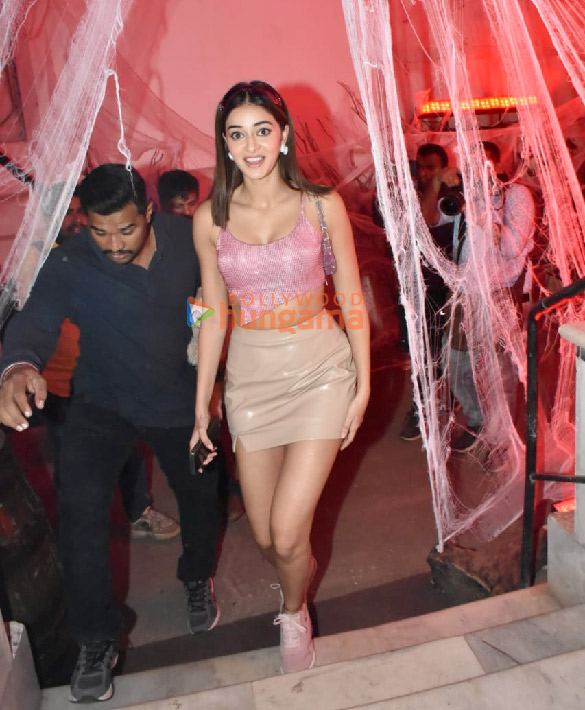 photos sara ali khan janhvi kapoor aryan khan ananya panday and others snapped at organ awatramanis halloween party 6