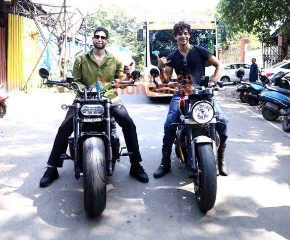 Photos: Siddhant Chaturvedi and Ishaan Khatter arrive on bikes on Bigg Boss 16 set for Phone Bhoot promotions Photos: Siddhant Chaturvedi and Ishaan Khatter arrive on bikes on Bigg Boss 16 set for Phone Bhoot promotions