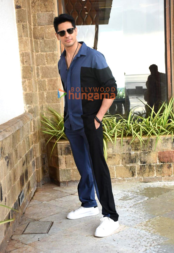 photos siddharth malhotra snapped during thank god promotions 5
