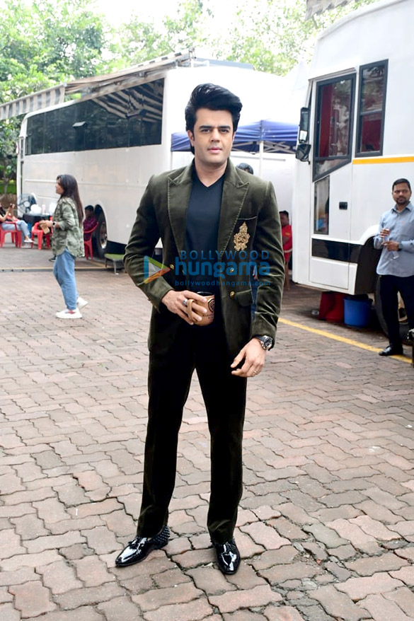 photos sidharth malhotra madhuri dixit karan johar maniesh paul and others snapped on the sets of jhalak dikhhla jaa season 10 3