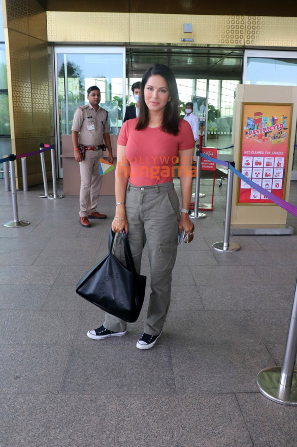 photos sidharth malhotra ranveer singh malaika arora and others snapped at the airport4 2