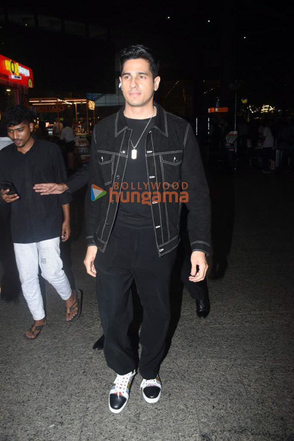 Photos: Sidharth Malhotra, Ranveer Singh, Malaika Arora and others snapped at the airport