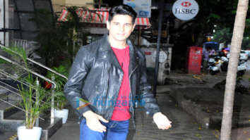 Photos: Sidharth Malhotra snapped in Bandra