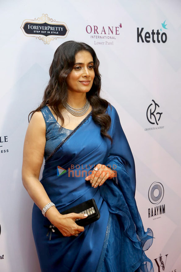photos sonali kulkarni graces the grand finale of diadem miss mrs maharashtra pageant 2022 3