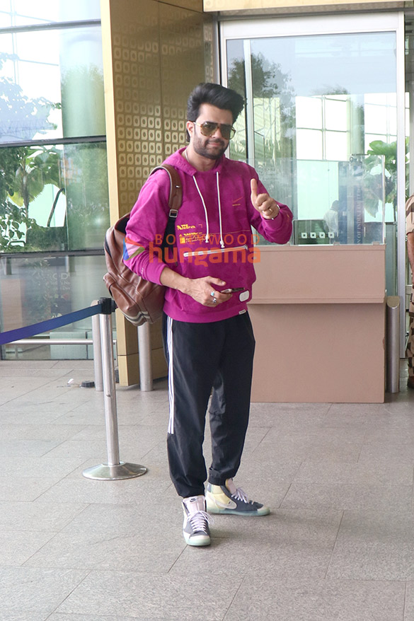 photos sophie choudry and maniesh paul snapped at the airport 4