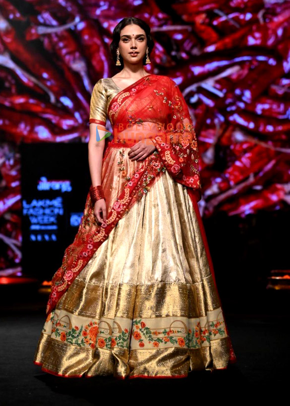 photos tara sutaria genelia dsouza aditi rao hydari and others turn showstoppers on day 4 of the lakme fashion week 2022 6