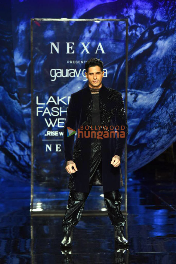 photos tara sutaria genelia dsouza aditi rao hydari and others turn showstoppers on day 4 of the lakme fashion week 20223 2