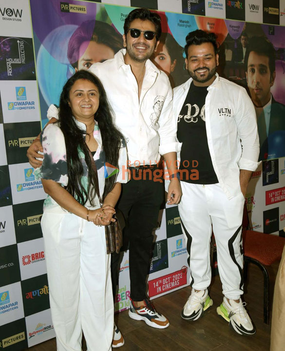 photos team of kahani rubberband ki celebrates crossing 21 million views on their trailer 4