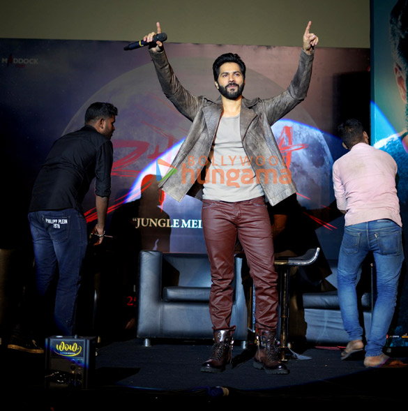 photos varun dhawan kriti sanon dinesh vijan and others grace the trailer launch of bhediya 8