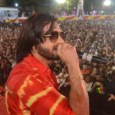 Ranveer Singh sets fire to the atmosphere at Navratri celebrations in Mumbai as fans go berserk, watch