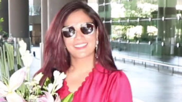 Richa Chadha gets gifted with flowers at the airport