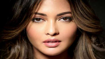 Celebrity Photos of Riya Sen