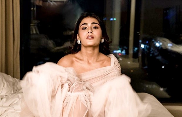 Shalini Panday looks dreamy in pink ruffled gown for 67th Parle Filmfare Awards South 2022