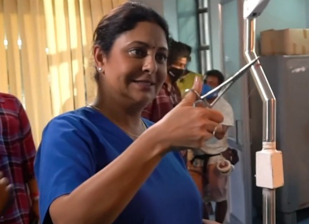 Shefali Shah has a blast playing Dr. Nandini in Doctor G; check out behind-the-scenes video Shefali Shah has a blast playing Dr. Nandini in Doctor G; check out behind-the-scenes video