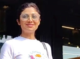 Shilpa Shetty chit chats with paps as she gets snapped in the city