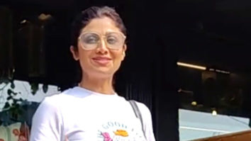Shilpa Shetty chit chats with paps as she gets snapped in the city