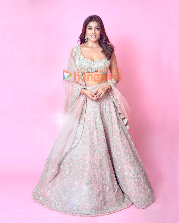shriya saran 9 2
