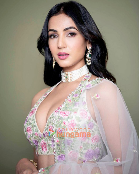 sonal chauhan 140