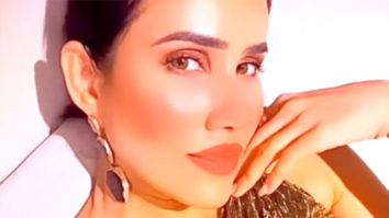 Sonnalli Seygall looks beautiful as she glitters in gold