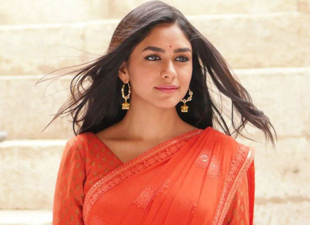Mrunal Thakur debuts at the stage of 67th Filmfare Awards South; says, 'I was ecstatic for the final performance'
