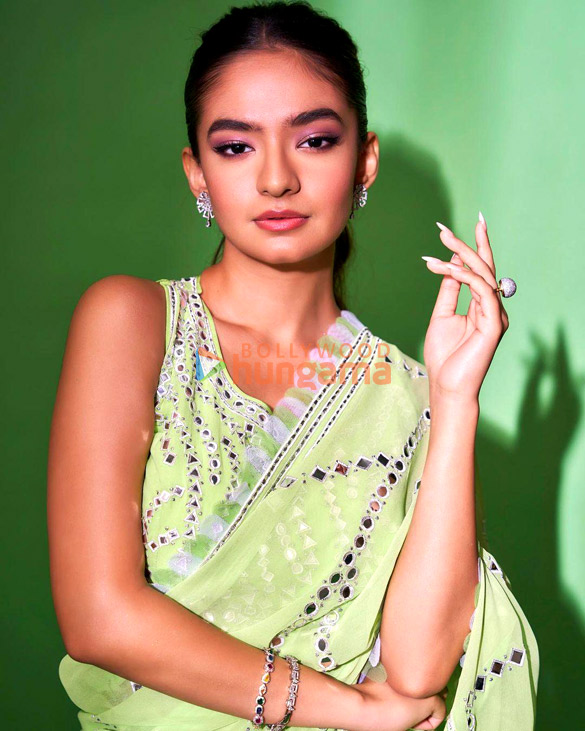 anushka sen 1 2
