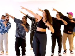 Daisy Shah shakes a leg with her group