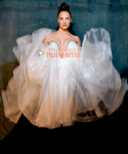 Celeb Photos Of Elli AvrRam
