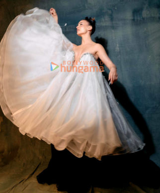 Celeb Photos Of Elli AvrRam