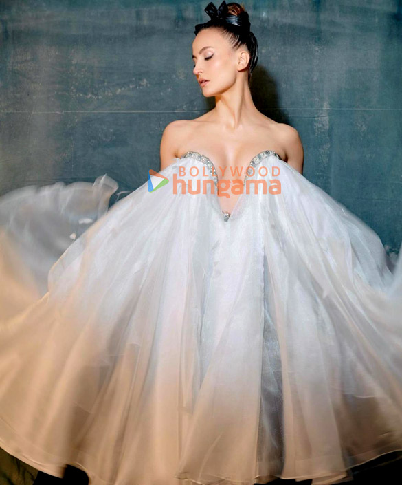 elli avrram 4 17
