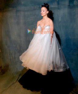 Celeb Photos Of Elli AvrRam