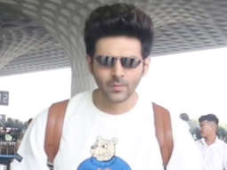 Kartik Aaryan reaches airport on his Mini Cooper