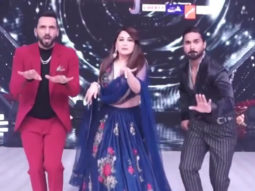 Madhuri Dixit grooves along with Punit Pathak and Salman Yussuf Khan on Jhalak Dikhhla Jaa sets
