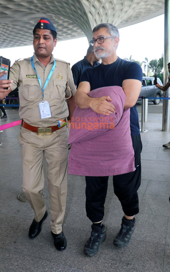 Photos Aamir Khan, Kiran Rao, Sonam Kapoor Ahuja and others snapped at the airport (5)