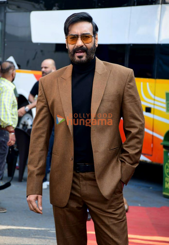 Photos: Ajay Devgn, Tabu, Ishita Dutta, Shriya Saran and Mrunal Jadhav snapped on the sets of The Kapil Sharma Show promoting their film Drishyam 2