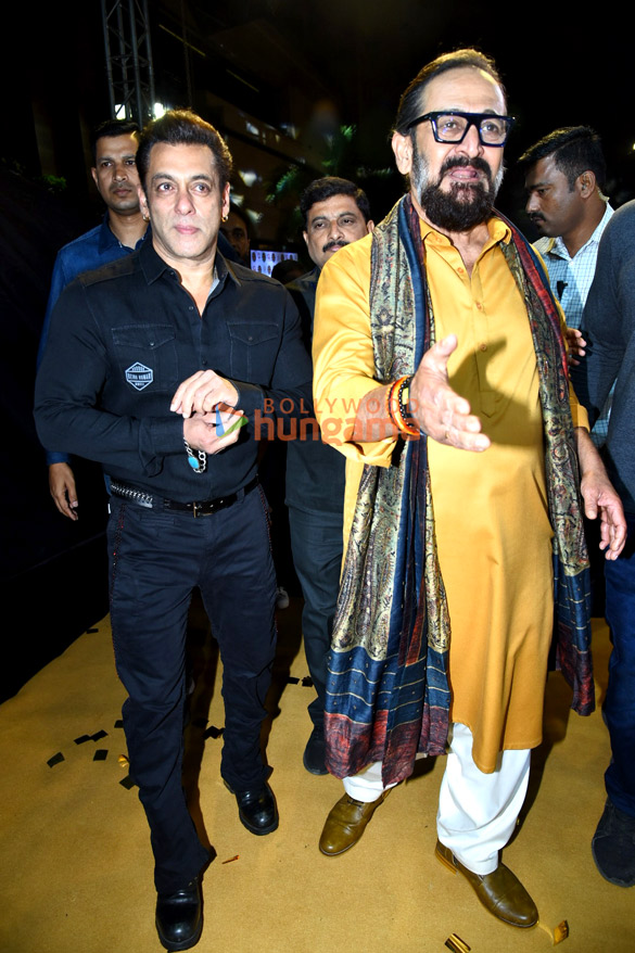 photos akshay kumar raj thackeray eknath shinde and mahesh manjrekar attend the announcement of the film veer daudale sa 4