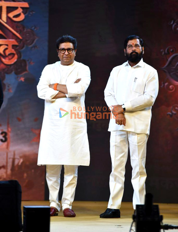 photos akshay kumar raj thackeray eknath shinde and mahesh manjrekar attend the announcement of the film veer daudale saat 2