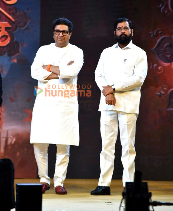 photos akshay kumar raj thackeray eknath shinde and mahesh manjrekar attend the announcement of the film veer daudale saat 4
