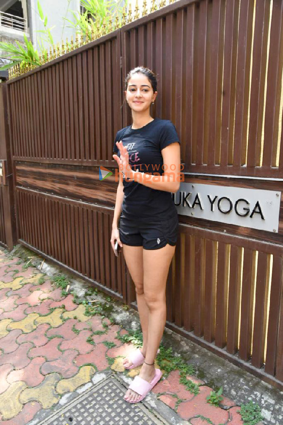 photos ananya panday spotted outside a yoga center in khar 2