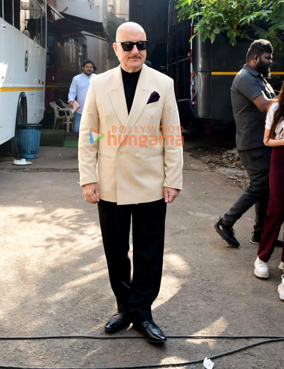Photos: Anupam Kher, Boman Irani, Neena Gupta snapped during Uunchai promotions on the sets of Indian Idol